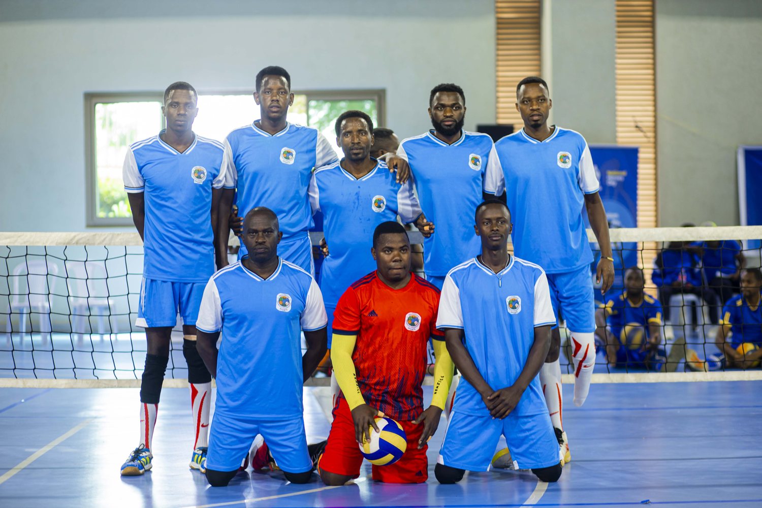 Esprit d’équipe et résilience — équipe de volleyball assis